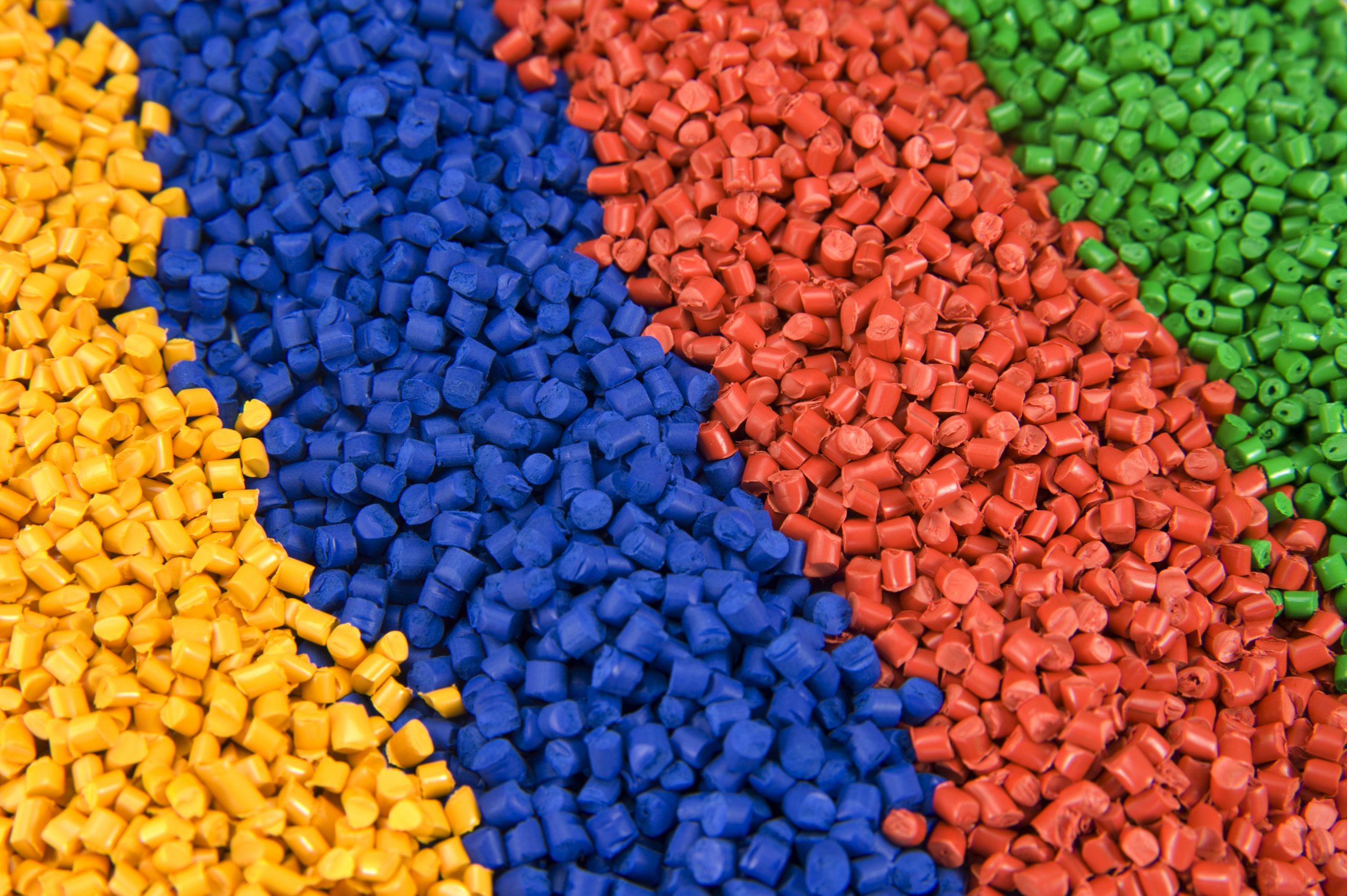 Color plastic pellets